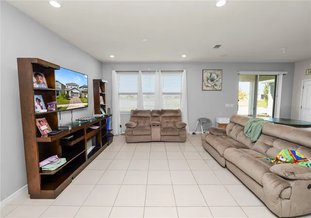 Photo 3 of Single family home for sale at 1852 Summer Serenity Dr, Kissimmee, FL 34744 | MLS# L4965439 | Listing updated on 2026-10-02