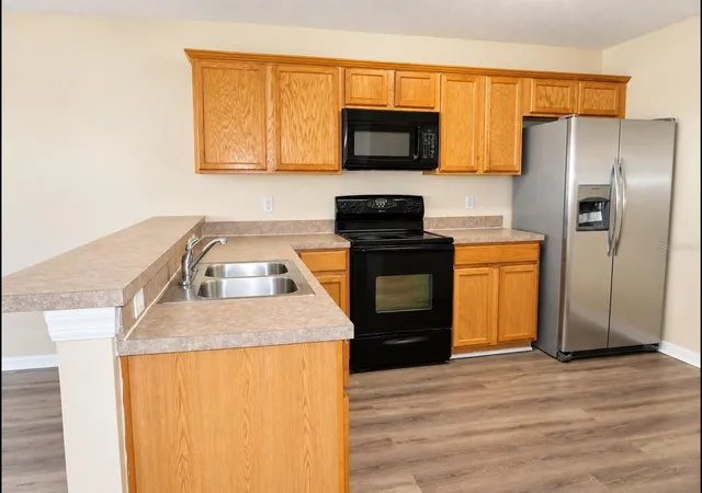 Photo 4 of Townhouse for sale at 529 Cresting Oak Cir #78, Orlando, FL 32824 | MLS# S5158513 | Listing updated on 2026-10-05