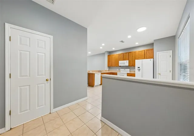 Photo 4 of Townhouse for sale at 14101 Christie Dr, Largo, FL 33771 | MLS# TB8553309 | Listing updated on 2026-10-22