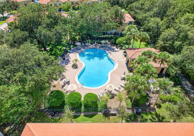 Photo 2 of Townhouse for sale at 5109 Killarney Way, Kissimmee, FL 34746 | MLS# O6445953 | Listing updated on 2026-10-20