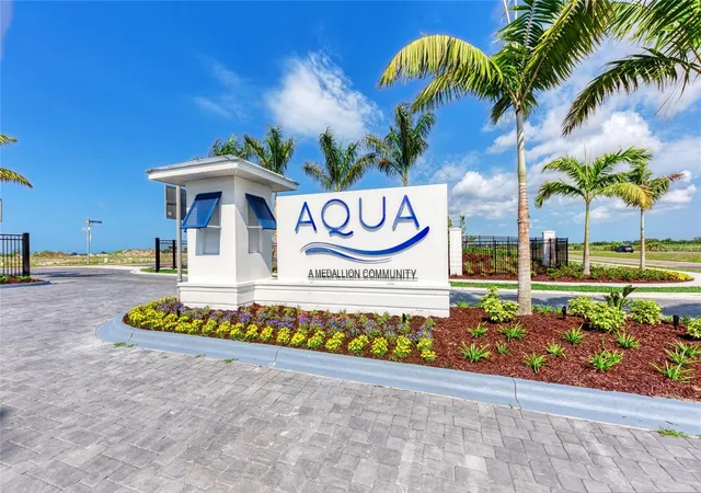 Photo 1 of Single family home for sale at 5834 Shorebay St, Bradenton, FL 34210 | MLS# A4707861 | Listing updated on 2026-10-14