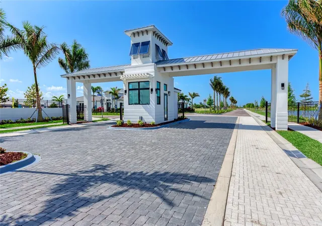 Photo 3 of Single family home for sale at 5834 Shorebay St, Bradenton, FL 34210 | MLS# A4707861 | Listing updated on 2026-10-14