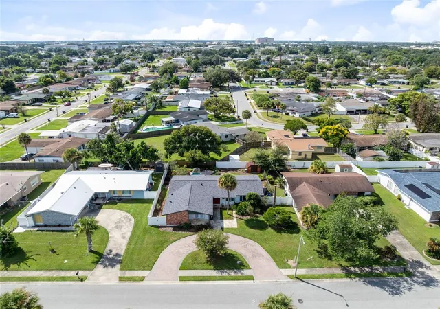 Photo 1 of Single family home for sale at 824 Marlowe Ave, Orlando, FL 32809 | MLS# O6445954 | Listing updated on 2026-10-03