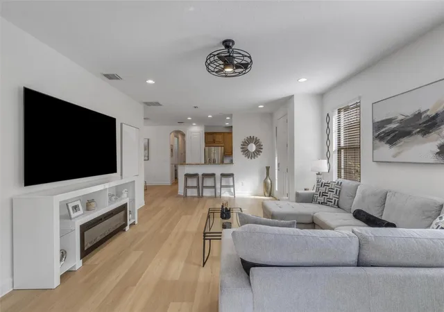 Photo 4 of Single family home for sale at 8413 Alberata Vista Dr, Tampa, FL 33647 | MLS# O6445958 | Listing updated on 2026-10-09
