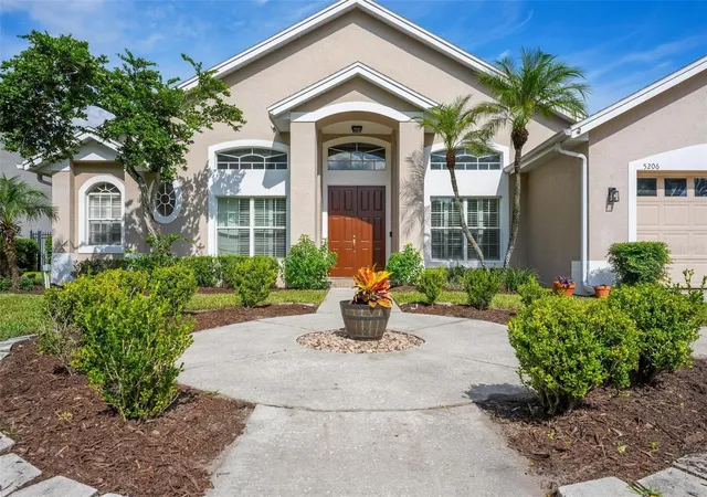 Photo 1 of Single family home for sale at 5206 Hawford Cir, Belle Isle, FL 32812 | MLS# O6445969 | Listing updated on 2026-10-21