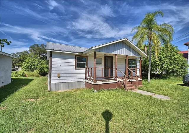 Photo 2 of Single family home for sale at 908 S Delaney Ave, Avon Park, FL 33825 | MLS# L4965441 | Listing updated on 2026-10-03