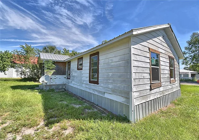 Photo 3 of Single family home for sale at 908 S Delaney Ave, Avon Park, FL 33825 | MLS# L4965441 | Listing updated on 2026-10-03