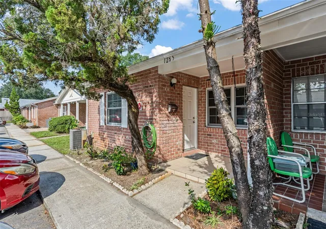 Photo 2 of Townhouse for sale at 1285 Heritage Ln, Orlando, FL 32807 | MLS# O6445983 | Listing updated on 2026-10-02
