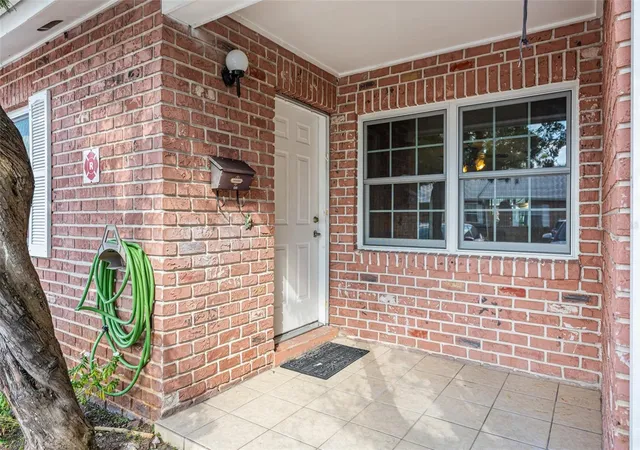 Photo 3 of Townhouse for sale at 1285 Heritage Ln, Orlando, FL 32807 | MLS# O6445983 | Listing updated on 2026-10-02