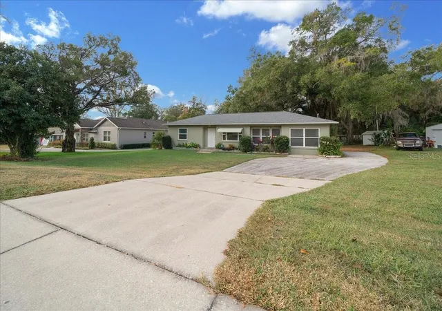 Single family home for sale at 2810 SE Lake Weir Ave, OCALA, FL 34471 | MLS# OM733112