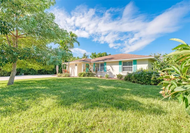 Photo 3 of Single family home for sale at 4708 Alligator Dr, Venice, FL 34293 | MLS# D6148978 | Listing updated on 2026-10-09