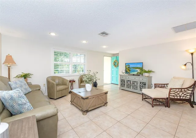 Photo 3 of Single family home for sale at 4708 Alligator Dr, Venice, FL 34293 | MLS# D6148978 | Listing updated on 2026-10-09