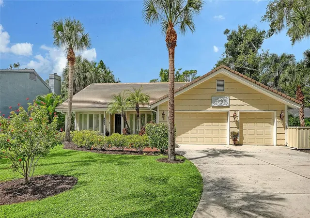 Photo 1 of Single family home for sale at 4887 Peregrine Point Cir E, Sarasota, FL 34231 | MLS# A4707877 | Listing updated on 2026-10-06