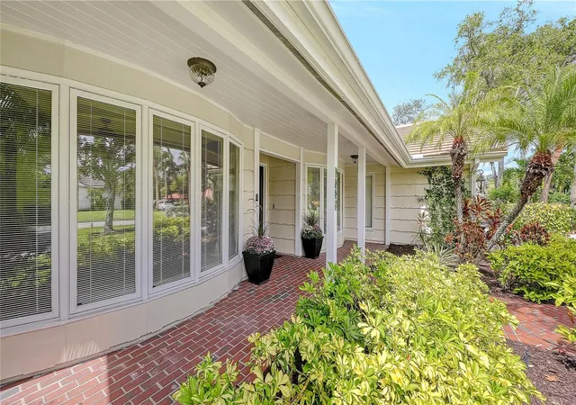 Photo 4 of Single family home for sale at 4887 Peregrine Point Cir E, Sarasota, FL 34231 | MLS# A4707877 | Listing updated on 2026-10-06