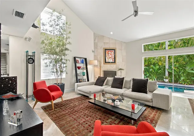 Photo 1 of Single family home for sale at 2718 W Price Ave, Tampa, FL 33611 | MLS# TB8553353 | Listing updated on 2026-10-15