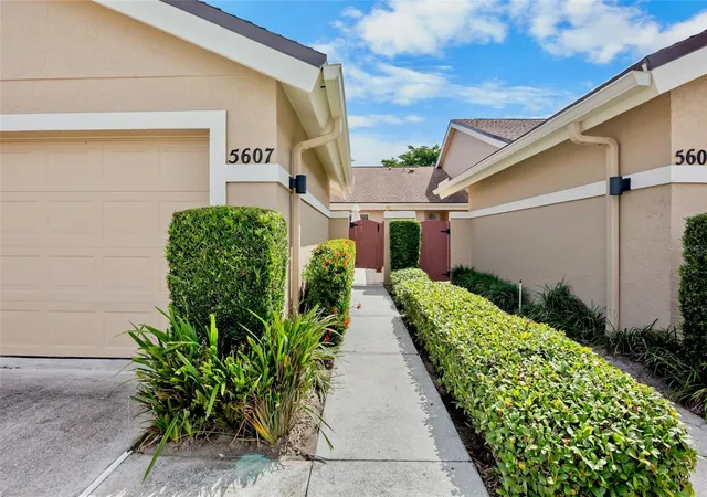 Photo 2 of House for sale at 5607 Monte Rosso Rd, Sarasota, FL 34243 | MLS# A4707879 | Listing updated on 2026-10-07