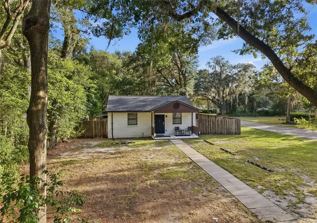 Photo 2 of Single family home for sale at 825 NW 19th Avenue, Gainesville, FL 32609 | MLS# GC543868 | Listing updated on 2026-10-03