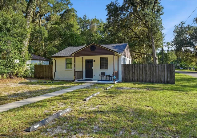 Photo 4 of Single family home for sale at 825 NW 19th Avenue, Gainesville, FL 32609 | MLS# GC543868 | Listing updated on 2026-10-03
