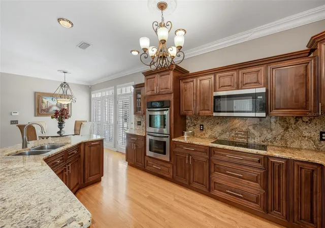 Photo 3 of Single family home for sale at 4535 W Beachway Dr, Tampa, FL 33609 | MLS# TB8553359 | Listing updated on 2026-10-02