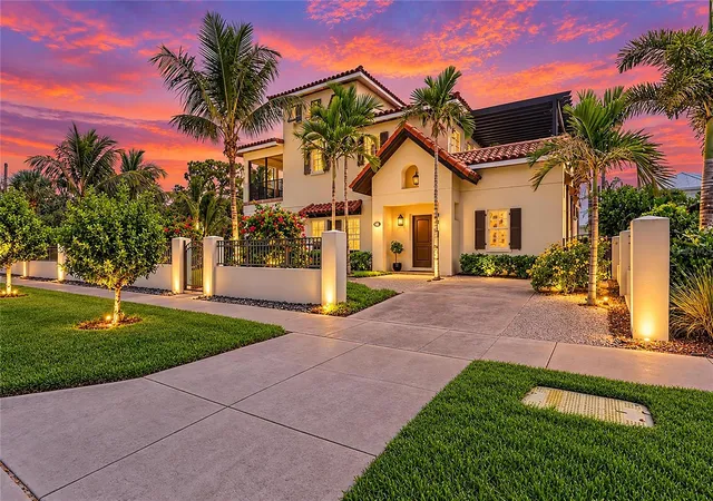 Photo 1 of Sale Pending at 301 Ponce De Leon Ave, Venice, FL 34285 | MLS# A4707883 | Listing updated on 2026-10-07