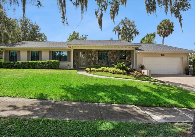 Photo 1 of Single family home for sale at 1325 Overlook Dr, Mount Dora, FL 32757 | MLS# G5118419 | Listing updated on 2026-10-09
