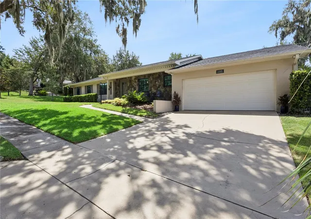 Photo 2 of Single family home for sale at 1325 Overlook Dr, Mount Dora, FL 32757 | MLS# G5118419 | Listing updated on 2026-10-09