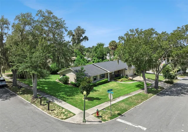 Photo 3 of Single family home for sale at 1325 Overlook Dr, Mount Dora, FL 32757 | MLS# G5118419 | Listing updated on 2026-10-09