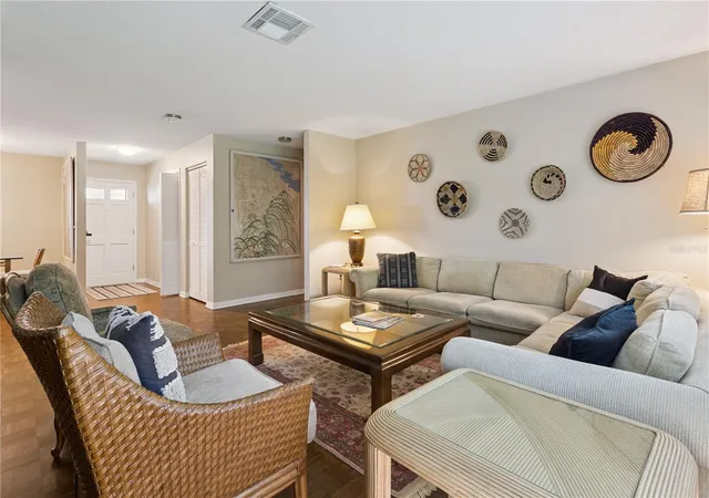 Photo 4 of Single family home for sale at 1325 Overlook Dr, Mount Dora, FL 32757 | MLS# G5118419 | Listing updated on 2026-10-09