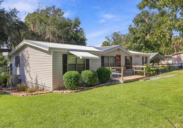 Photo 3 of Manufactured home for sale at 145 Faye St, Hawthorne, FL 32640 | MLS# OM733115 | Listing updated on 2026-10-06