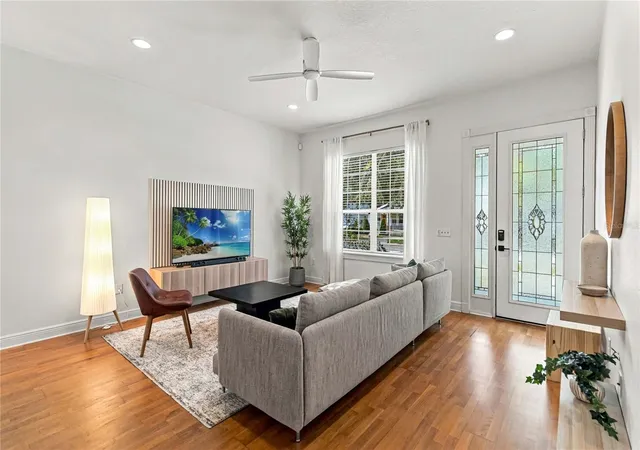Photo 3 of Single family home for sale at 1222 Noble Pl, Orlando, FL 32801 | MLS# O6445995 | Listing updated on 2026-10-08