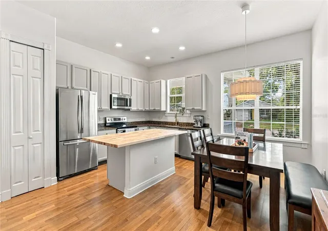 Photo 4 of Single family home for sale at 1222 Noble Pl, Orlando, FL 32801 | MLS# O6445995 | Listing updated on 2026-10-08