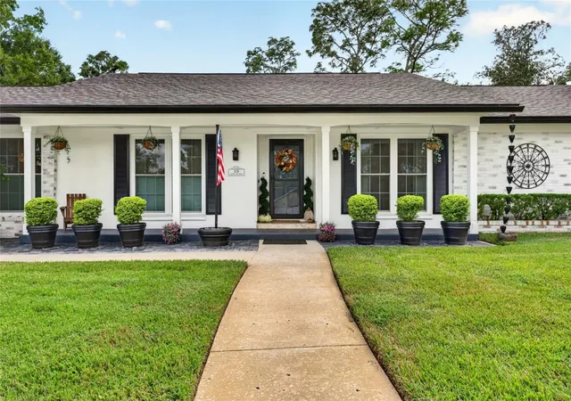 Photo 1 of Single family home for sale at 109 Laurel Oak Dr, Longwood, FL 32779 | MLS# O6445997 | Listing updated on 2026-10-09