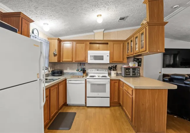 Photo 4 of Manufactured home for sale at 103 Cherrywood Dr, Lake Wales, FL 33898 | MLS# S5158530 | Listing updated on 2026-09-30