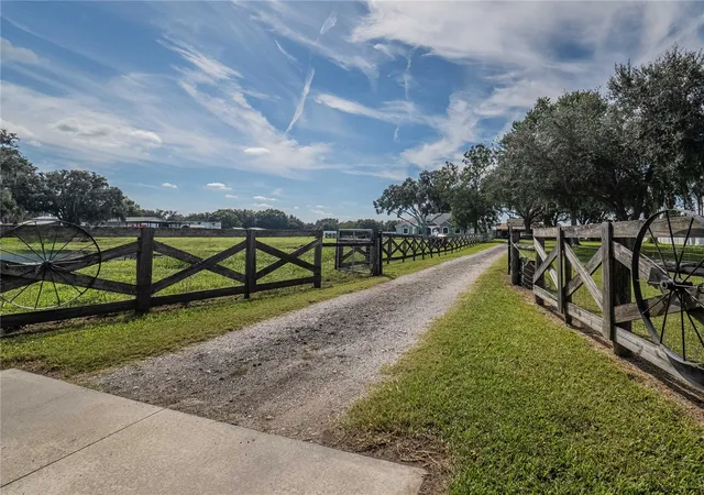 Photo 3 of Single family home for sale at 3910 Knights Sta Rd, Lakeland, FL 33810 | MLS# L4965444 | Listing updated on 2026-10-02