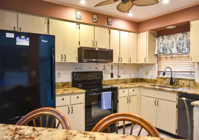 Photo 3 of House for sale at 1109 Tartan Dr #B, Palm Harbor, FL 34684 | MLS# TB8553383 | Listing updated on 2026-10-02