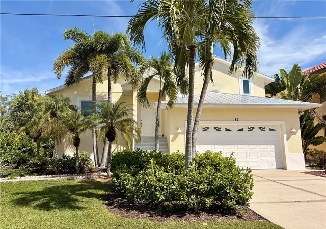 Photo 3 of Single family home for sale at 182 Island Cir, Sarasota, FL 34242 | MLS# A4707894 | Listing updated on 2026-10-22