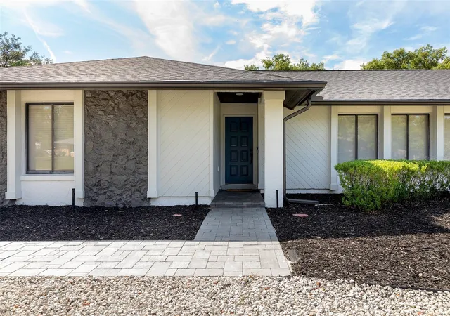 Photo 2 of Single family home for sale at 1890 Crowley Cir E, Longwood, FL 32779 | MLS# O6446007 | Listing updated on 2026-10-06