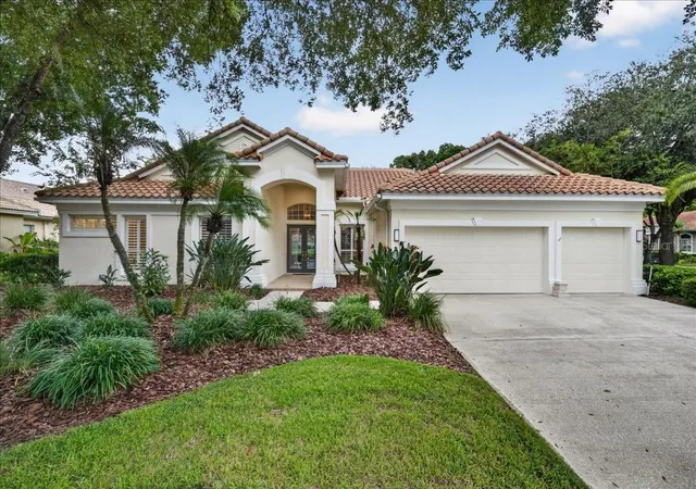Photo 4 of Single family home for sale at 9101 Woodridge Run Dr, Tampa, FL 33647 | MLS# TB8553405 | Listing updated on 2026-10-02