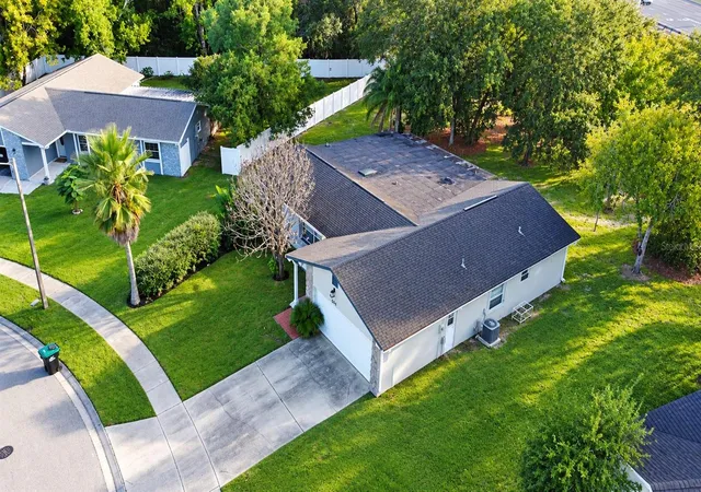 Photo 3 of Single family home for sale at 604 Riverwoods Cir, Orlando, FL 32825 | MLS# O6446016 | Listing updated on 2026-10-15