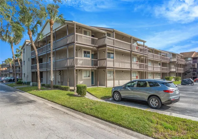 Condo for sale at 6308 Newtown Cir #8C1, TAMPA, FL 33615 | MLS# TB8553415
