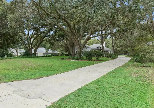 Photo 1 of Single family home for sale at 949 Hawk Landing, Fruitland Park, FL 34731 | MLS# G5118432 | Listing updated on 2026-10-21