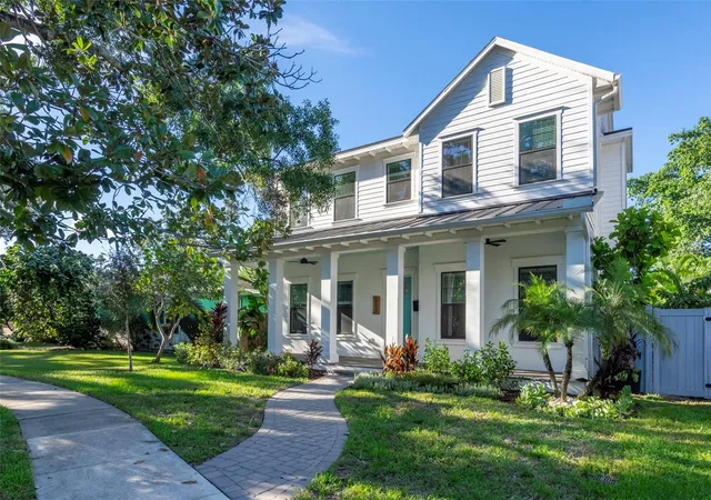Photo 2 of Single family home for sale at 555 26th Avenue N, Saint Petersburg, FL 33704 | MLS# TB8553419 | Listing updated on 2026-10-22