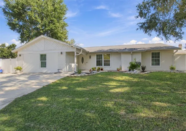Photo 1 of Single family home for sale at 1325 Oakcrest Dr, Brandon, FL 33510 | MLS# TB8553423 | Listing updated on 2026-10-03