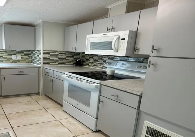 Photo 3 of Manufactured home for sale at 7088 Tamarind Dr, Lake Wales, FL 33898 | MLS# P4940036 | Listing updated on 2026-10-05