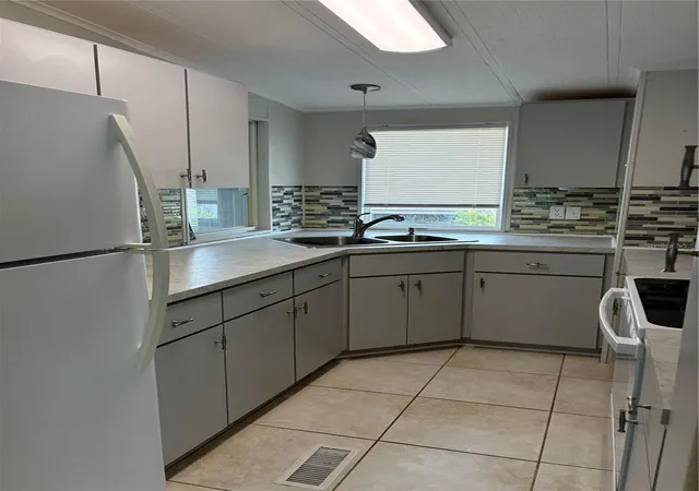 Photo 4 of Manufactured home for sale at 7088 Tamarind Dr, Lake Wales, FL 33898 | MLS# P4940036 | Listing updated on 2026-10-05