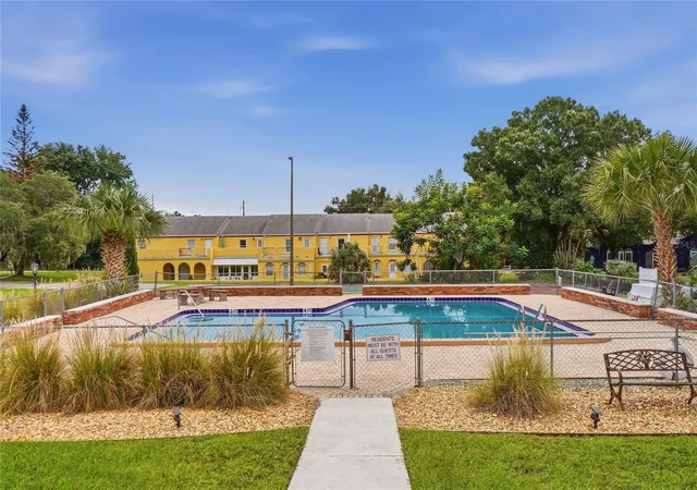 Listing Photo 4 - Condo for sale in building located at 5850 Cypress Gdns Blvd, Winter Haven, FL 33884 - Unit #303