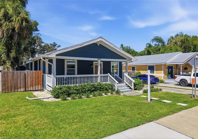 Photo 2 of Single family home for sale at 2910 N Ola Ave, Tampa, FL 33602 | MLS# TB8553432 | Listing updated on 2026-10-04