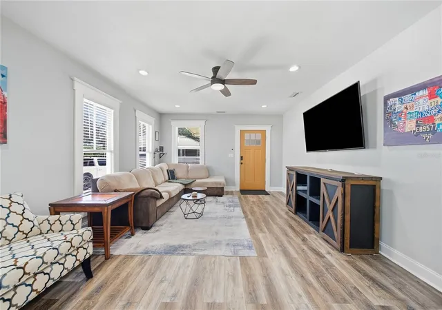 Photo 3 of Single family home for sale at 2910 N Ola Ave, Tampa, FL 33602 | MLS# TB8553432 | Listing updated on 2026-10-04