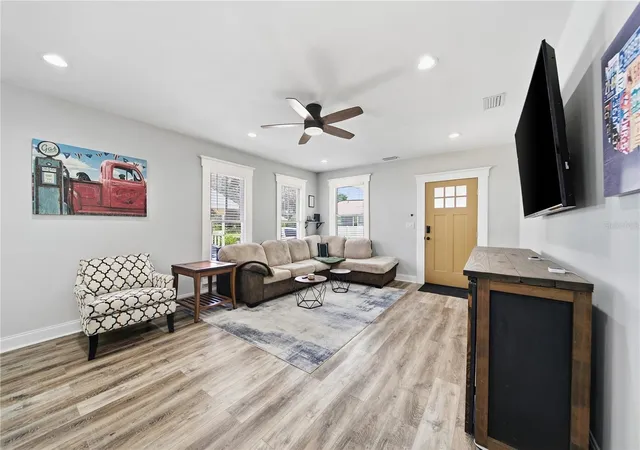 Photo 4 of Single family home for sale at 2910 N Ola Ave, Tampa, FL 33602 | MLS# TB8553432 | Listing updated on 2026-10-04