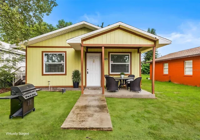 Photo 2 of Single family home for sale at 825 Booker Ave, Sebring, FL 33870 | MLS# S5158545 | Listing updated on 2026-10-01